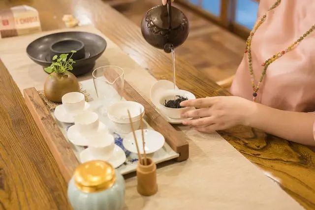 烏龍先生，用心做好茶發(fā)揚博大精深的茶文化