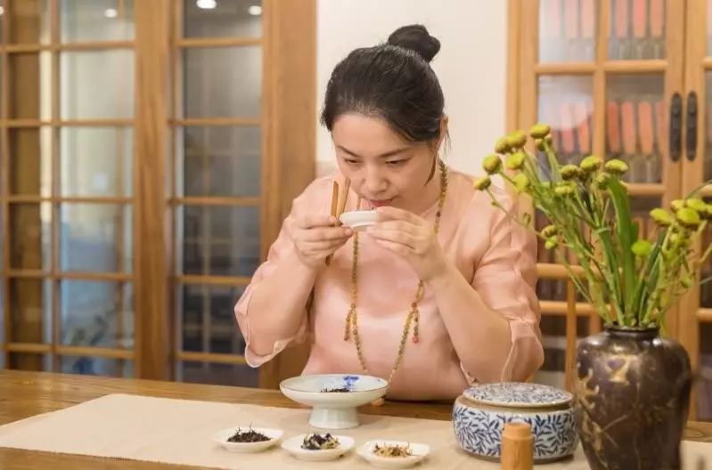 烏龍先生，用心做好茶發(fā)揚博大精深的茶文化