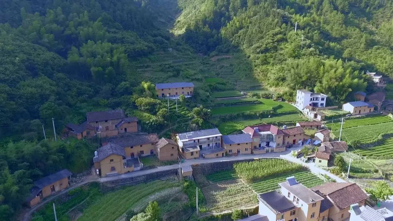 螞蟻尚墅，在山谷的花田美舍里生活