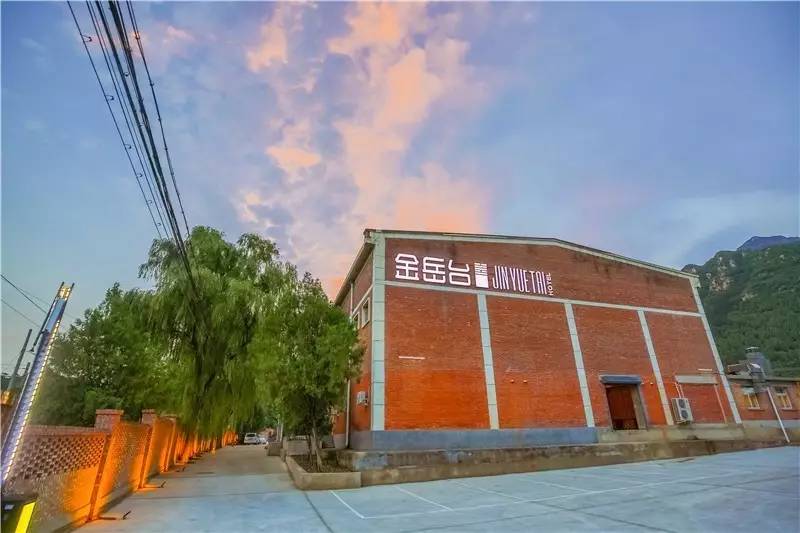 北京金岳臺溫泉酒店，承載著上個世紀的老磚樓