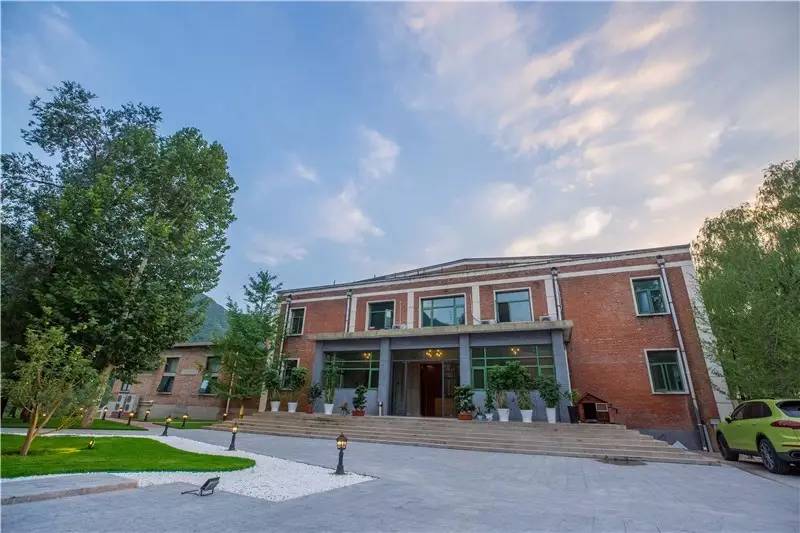 北京金岳臺溫泉酒店，承載著上個世紀的老磚樓