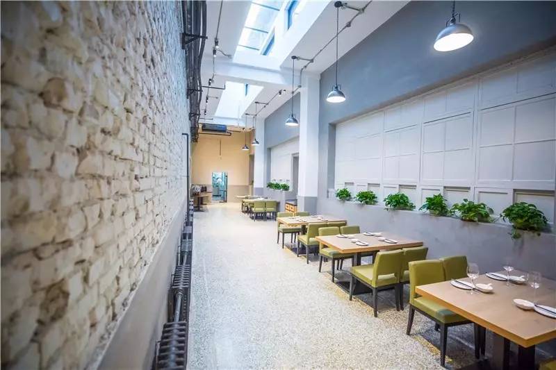 北京金岳臺溫泉酒店，承載著上個世紀的老磚樓