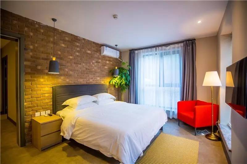 北京金岳臺(tái)溫泉酒店，承載著上個(gè)世紀(jì)的老磚樓