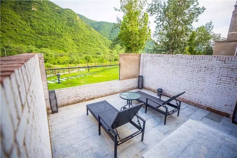 北京金岳臺(tái)溫泉酒店，承載著上個(gè)世紀(jì)的老磚樓