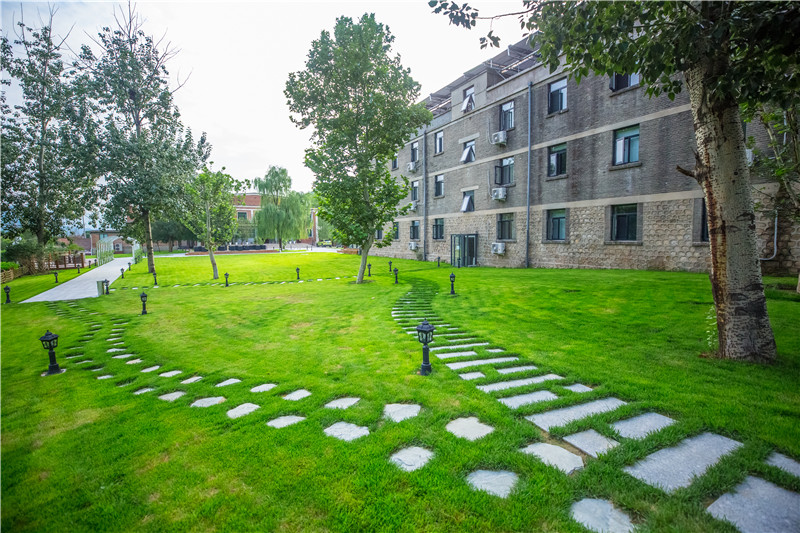 北京金岳臺(tái)溫泉酒店，承載著上個(gè)世紀(jì)的老磚樓