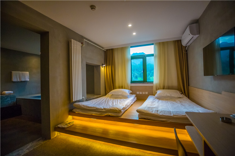 北京金岳臺(tái)溫泉酒店，承載著上個(gè)世紀(jì)的老磚樓