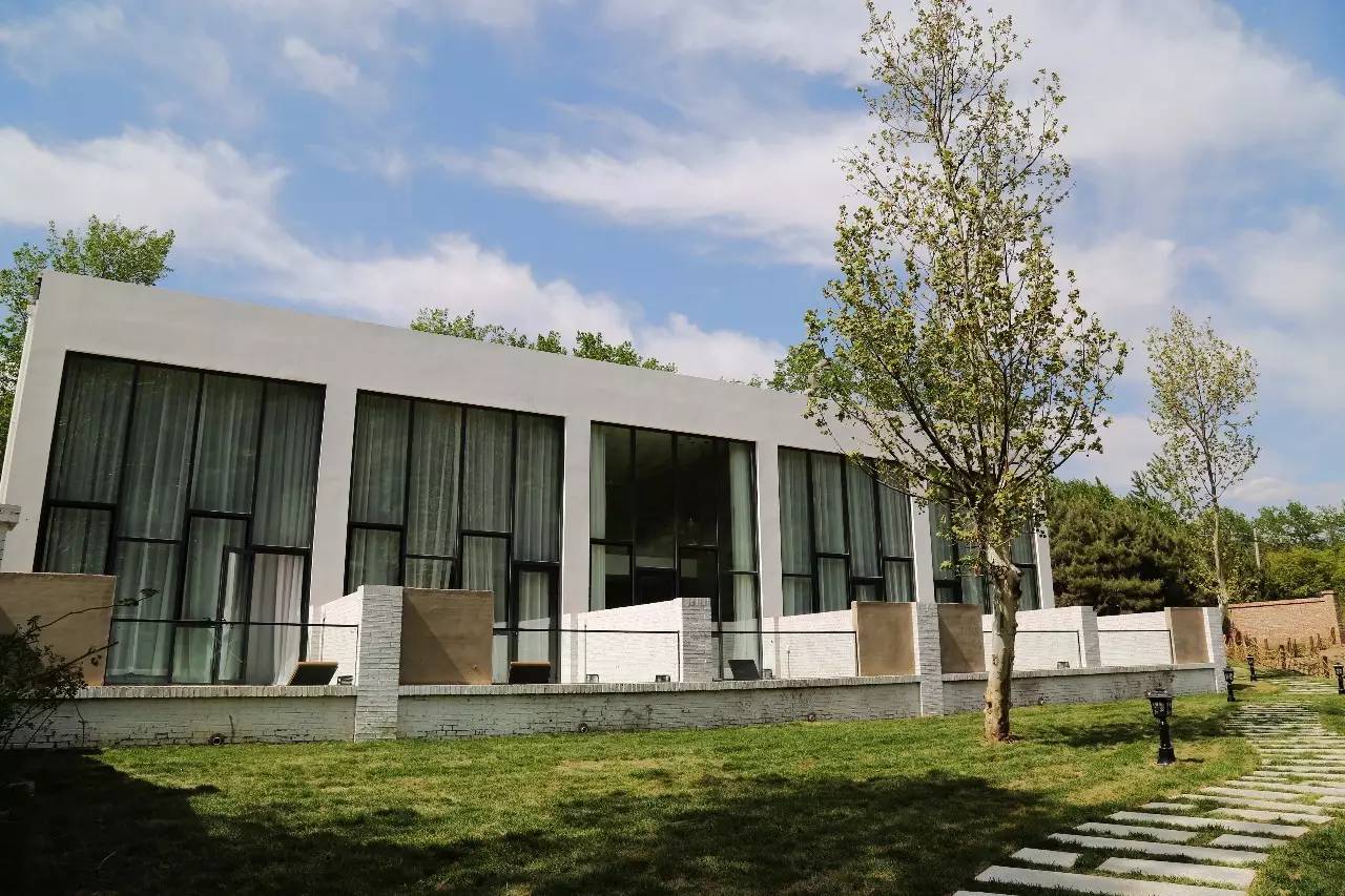 北京金岳臺(tái)溫泉酒店，承載著上個(gè)世紀(jì)的老磚樓