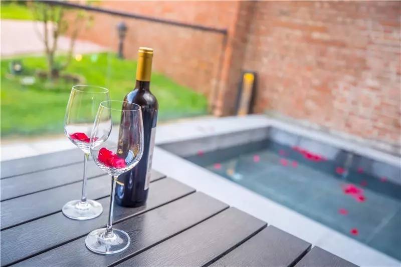 北京金岳臺溫泉酒店，承載著上個世紀的老磚樓