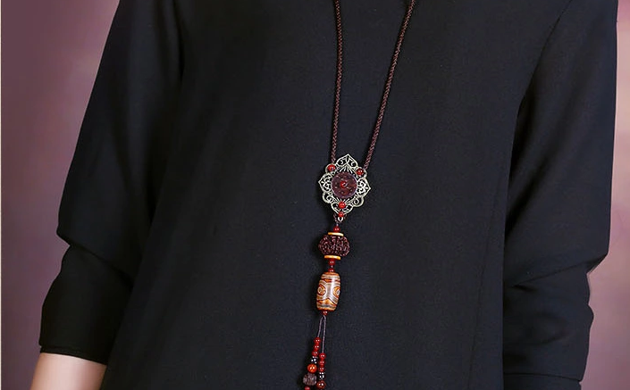 天珠吊墜復(fù)古民族風(fēng)項(xiàng)鏈?zhǔn)罪? src="/yuedu/d/file/bigpic/190404/04/13-1F91Q33601.png" style="height: 659px; width: 750px;" / data-1TQU="17ImwJ"><br / data-saJU="KHC5n7">
	<img alt=