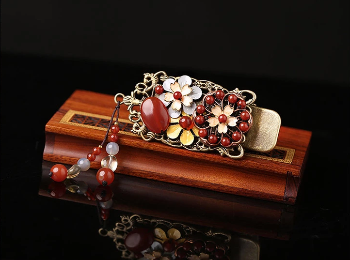 匠心啟航閱讀紅色發(fā)夾古典民族風(fēng)頭飾