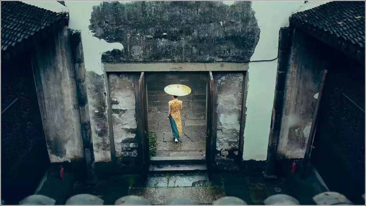 塘棲古鎮(zhèn)小茶姑娘，古鎮(zhèn)溪邊沐浴清風(fēng)滌蕩心靈