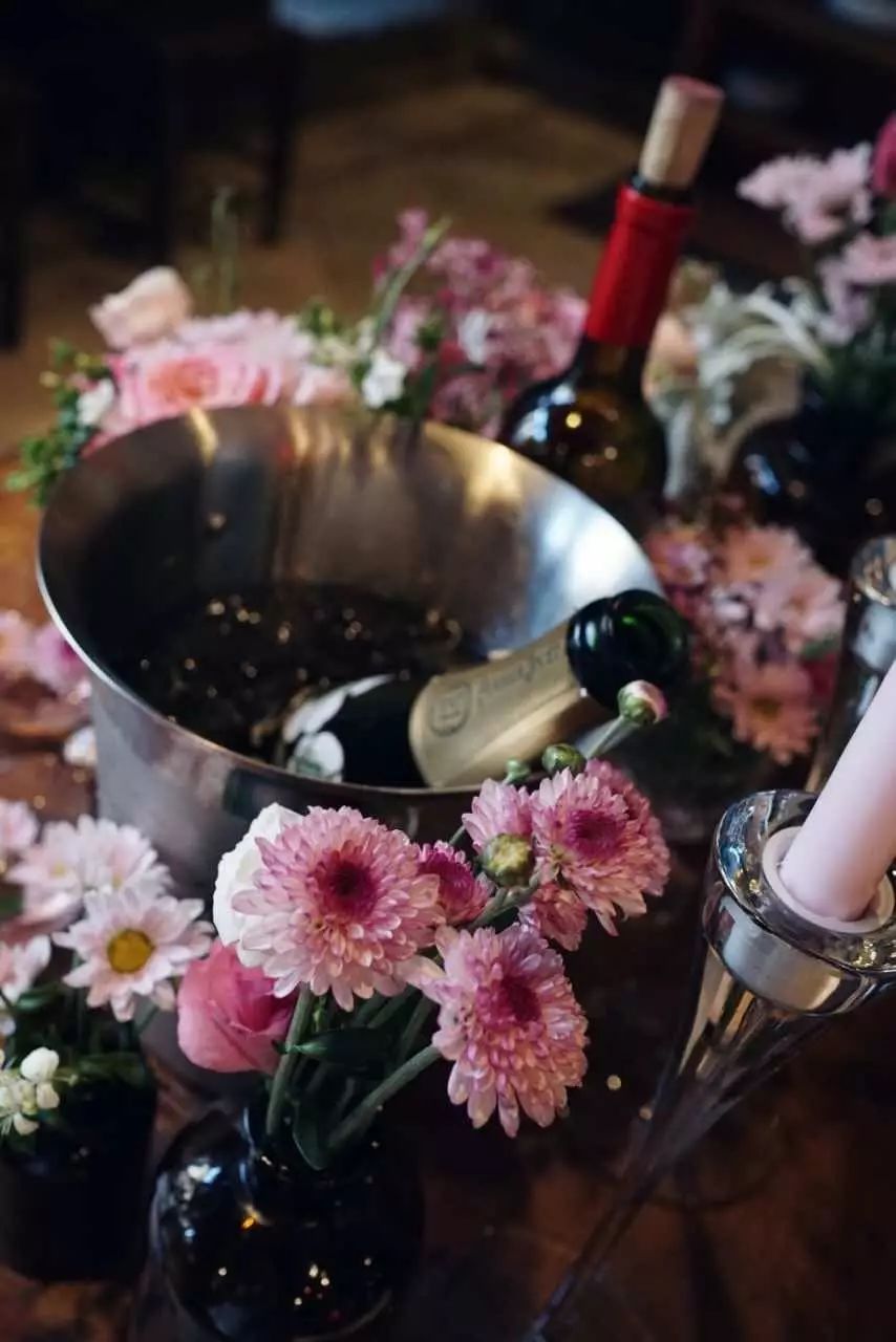 塘棲古鎮(zhèn)小茶姑娘，古鎮(zhèn)溪邊沐浴清風(fēng)滌蕩心靈