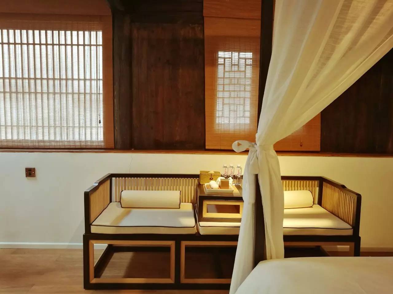 塘棲古鎮(zhèn)小茶姑娘，古鎮(zhèn)溪邊沐浴清風(fēng)滌蕩心靈