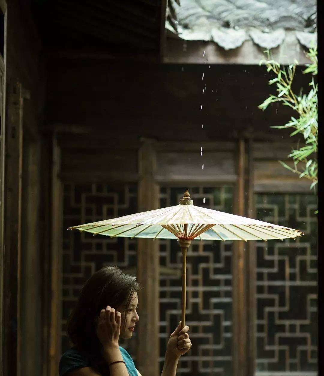 塘棲古鎮(zhèn)小茶姑娘，古鎮(zhèn)溪邊沐浴清風(fēng)滌蕩心靈