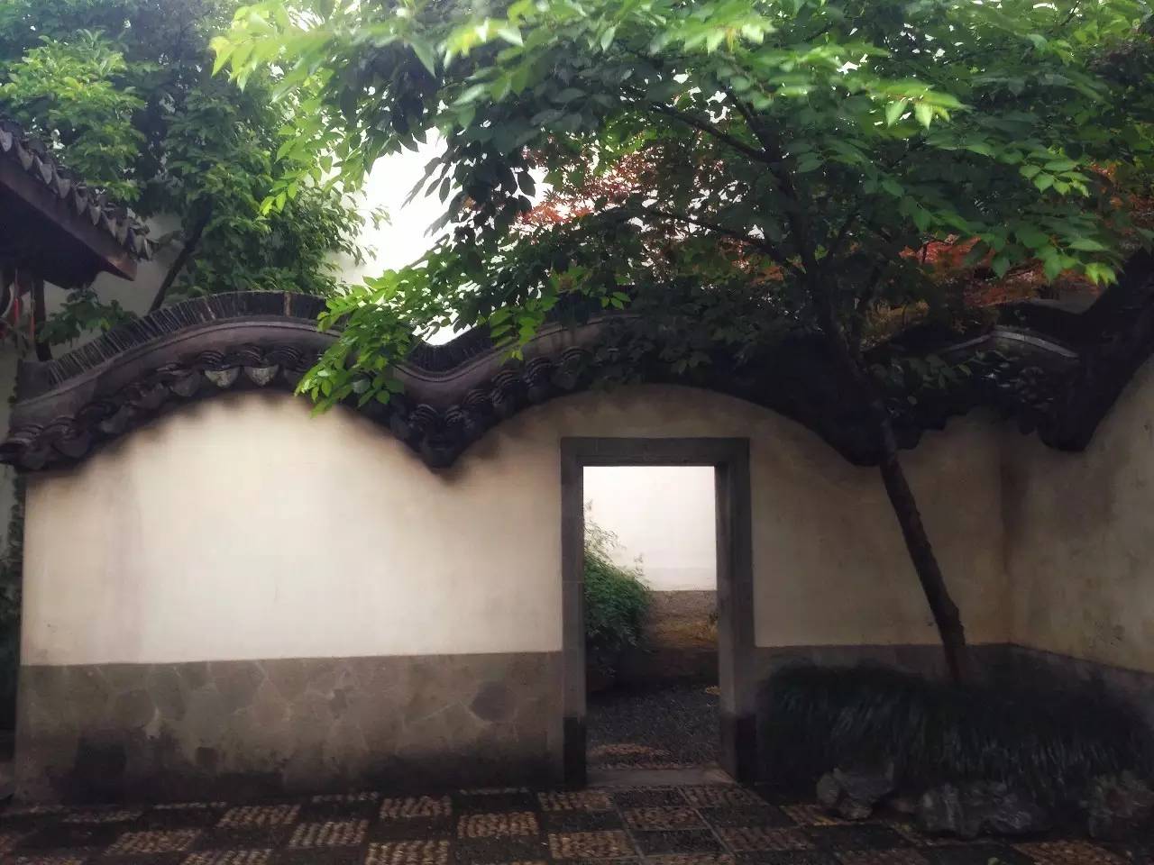 江南豪宅，淺談用紫檀和花梨木建的胡雪巖故居