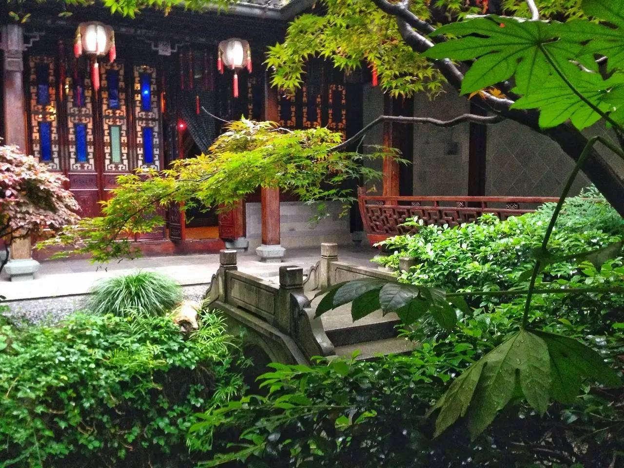 江南豪宅，淺談用紫檀和花梨木建的胡雪巖故居