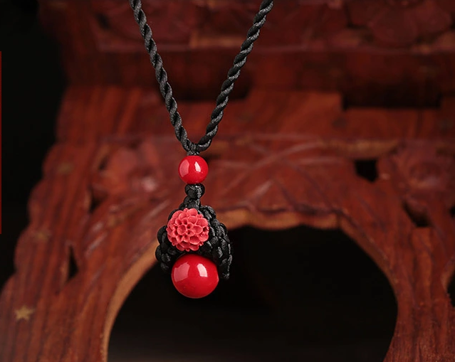 簡(jiǎn)約紅吊墜鎖骨鏈古典匠心啟航閱讀項(xiàng)鏈