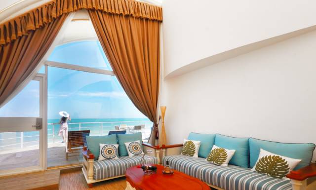 翡翠灣，在遼闊的海洋前做回?zé)o憂快樂的自我