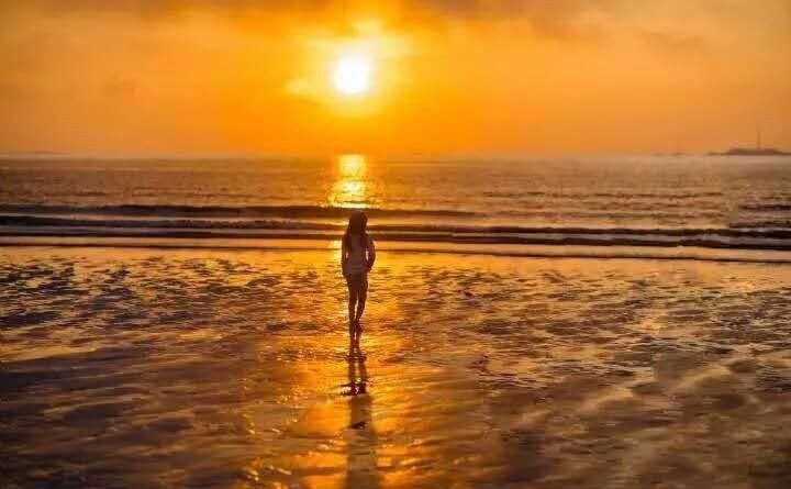 翡翠灣，在遼闊的海洋前做回?zé)o憂快樂(lè)的自我