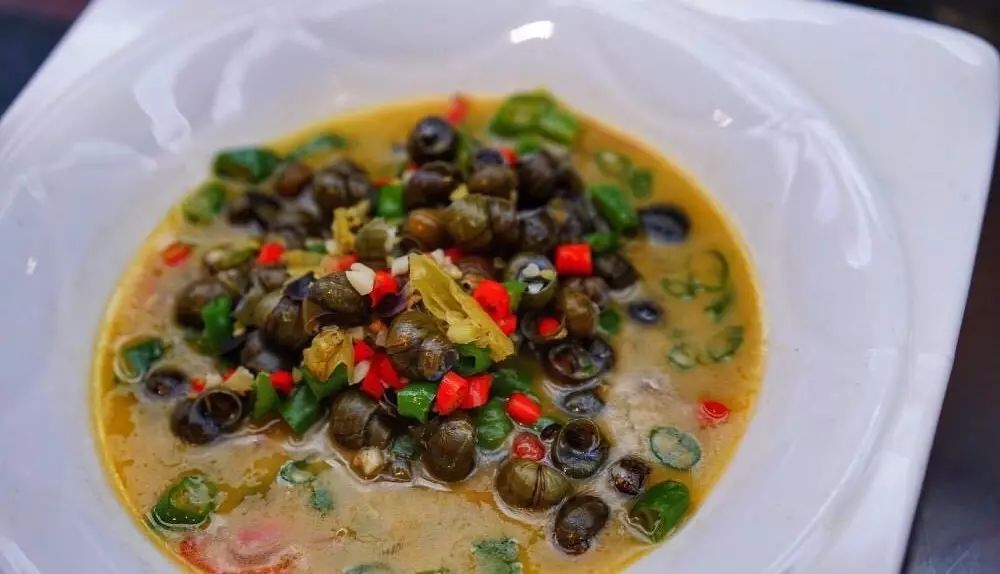 叢山茶境，一片天一座山忘了山外忘卻自己