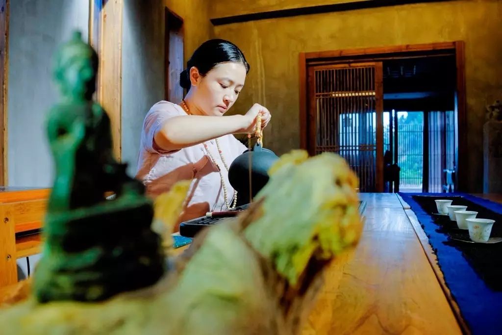 叢山茶境，一片天一座山忘了山外忘卻自己