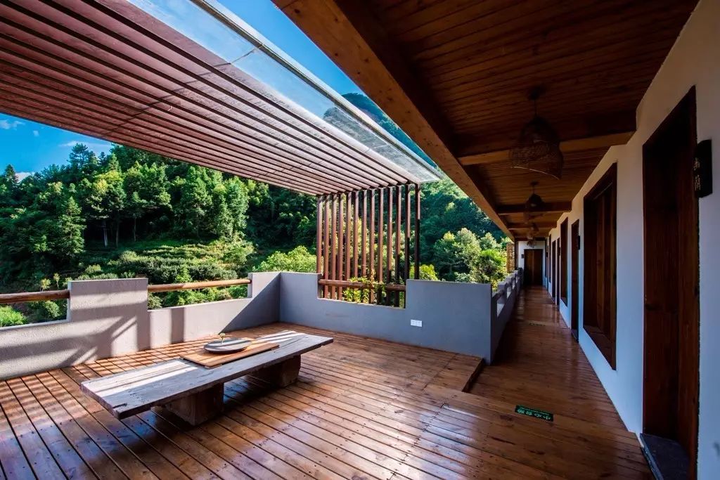 叢山茶境，一片天一座山忘了山外忘卻自己