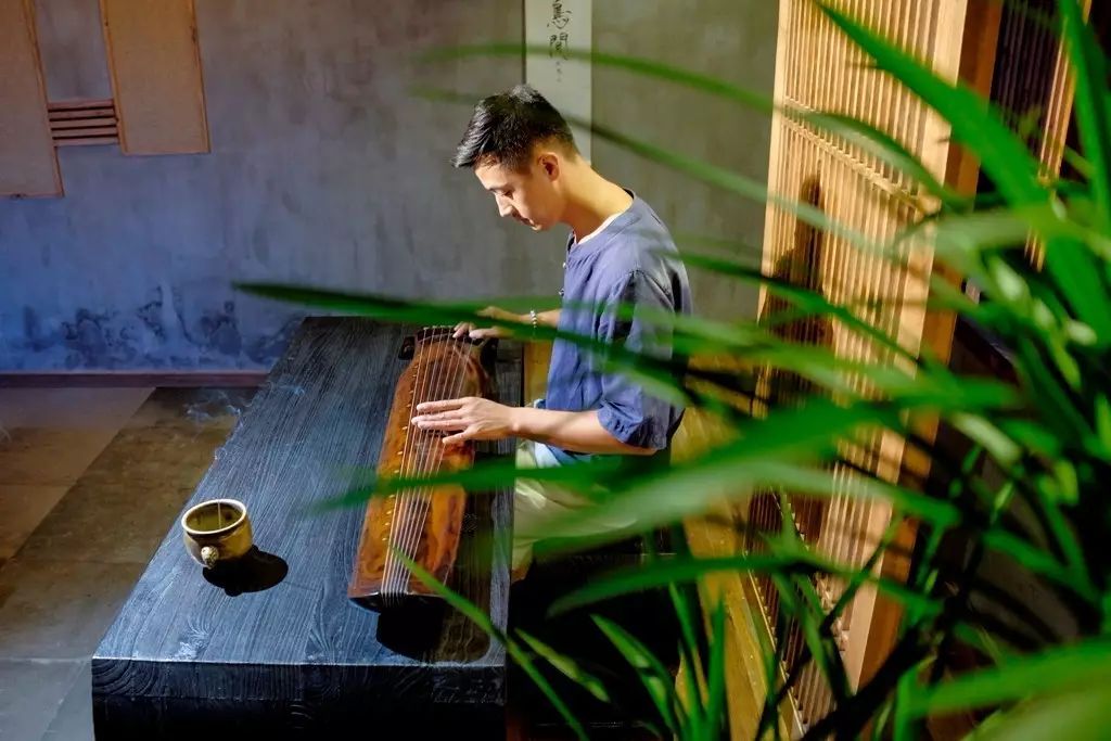 叢山茶境，一片天一座山忘了山外忘卻自己