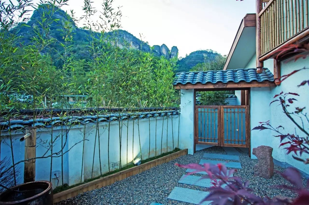 叢山茶境，一片天一座山忘了山外忘卻自己