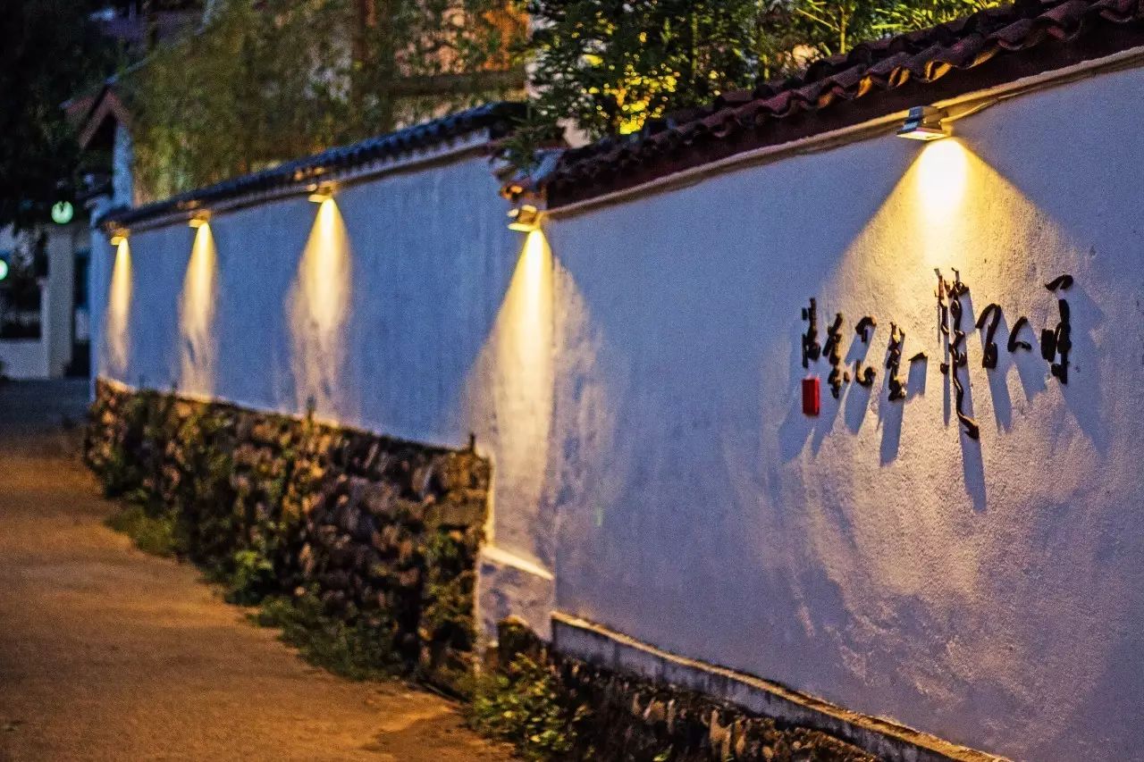 叢山茶境，一片天一座山忘了山外忘卻自己