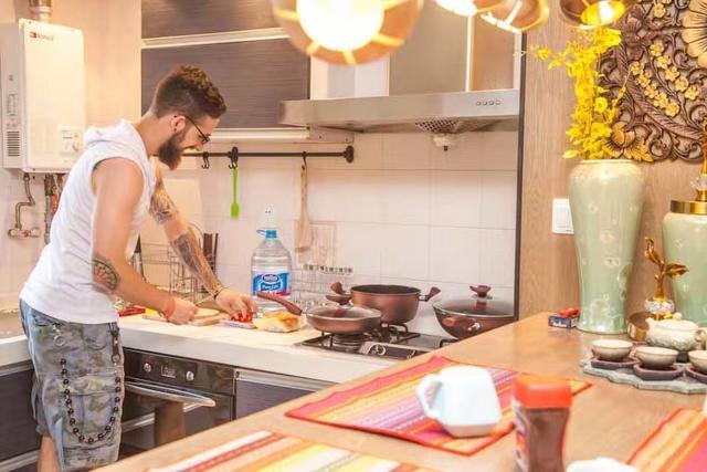 上?！TARH影居，和明星入住同一個家