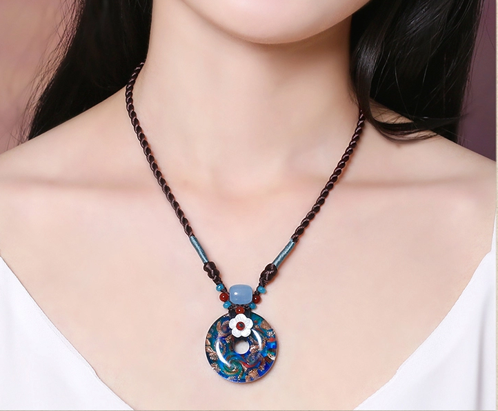 琉璃平安扣吊墜鎖骨鏈古風(fēng)項(xiàng)鏈?zhǔn)罪? src="/yuedu/d/file/bigpic/190404/04/13-1F92P93047.png" style="height: 428px; width: 750px;" / data-L0KT="GD4OHs"><img alt=