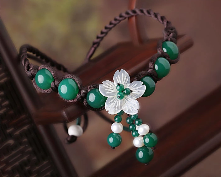 綠色簡(jiǎn)約吊墜鎖骨鏈瑪瑙項(xiàng)鏈?zhǔn)罪? src="/yuedu/d/file/bigpic/190404/04/13-1F92P93I7.png" style="height: 561px; width: 750px;" / data-CG25="TO9c2D"><br / data-4uEp="eGcJaM">
	<img alt=