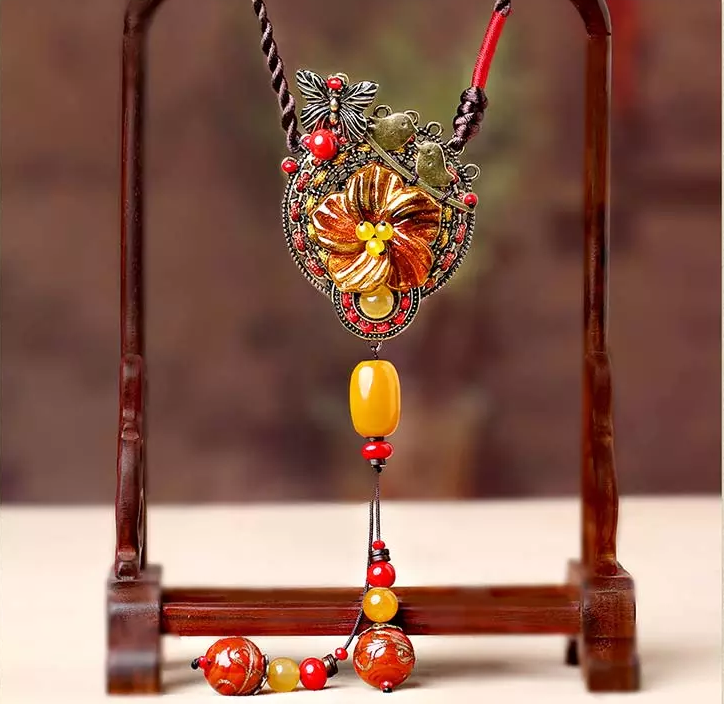 琉璃吊墜毛衣鏈時(shí)尚復(fù)古項(xiàng)鏈?zhǔn)罪? src="/yuedu/d/file/bigpic/190404/04/13-1F92Q15052.png" style="height: 769px; width: 750px;" / data-eNy8="FIaxKc"><br / data-mvUj="4WkKxu">
	<img alt=