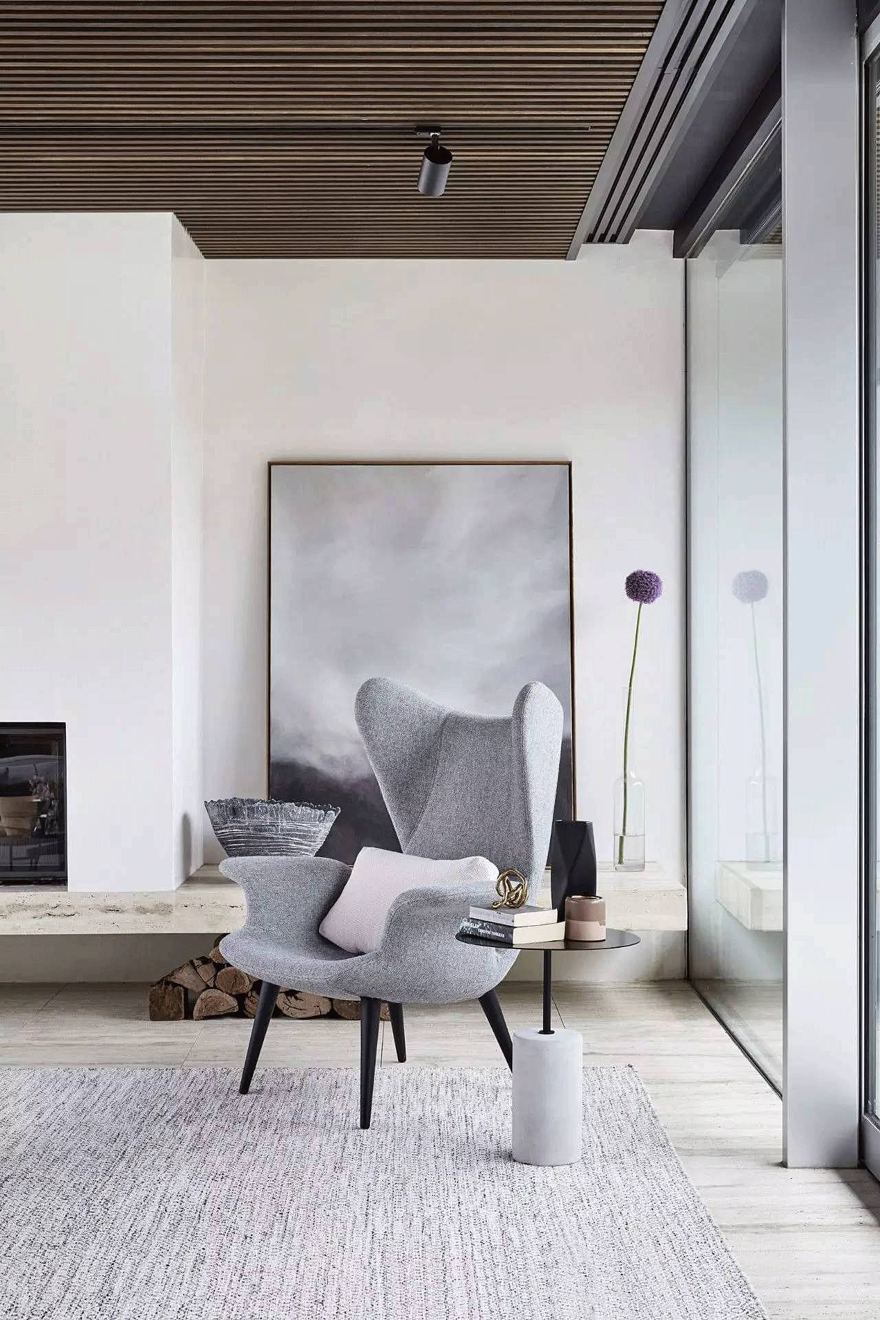 越白越簡，越極致