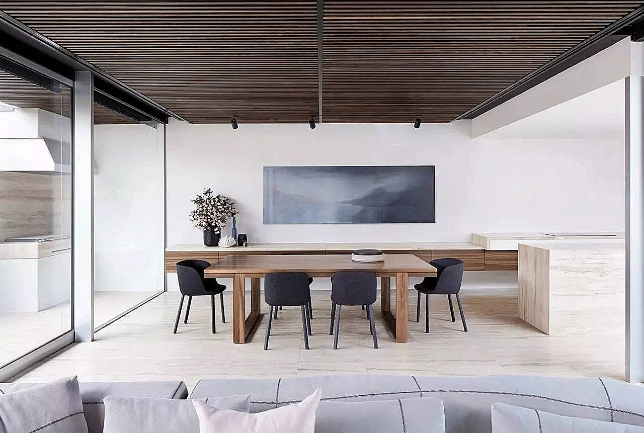 越白越簡，越極致