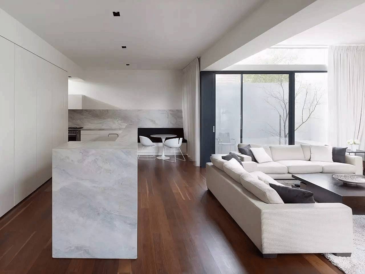 越白越簡，越極致