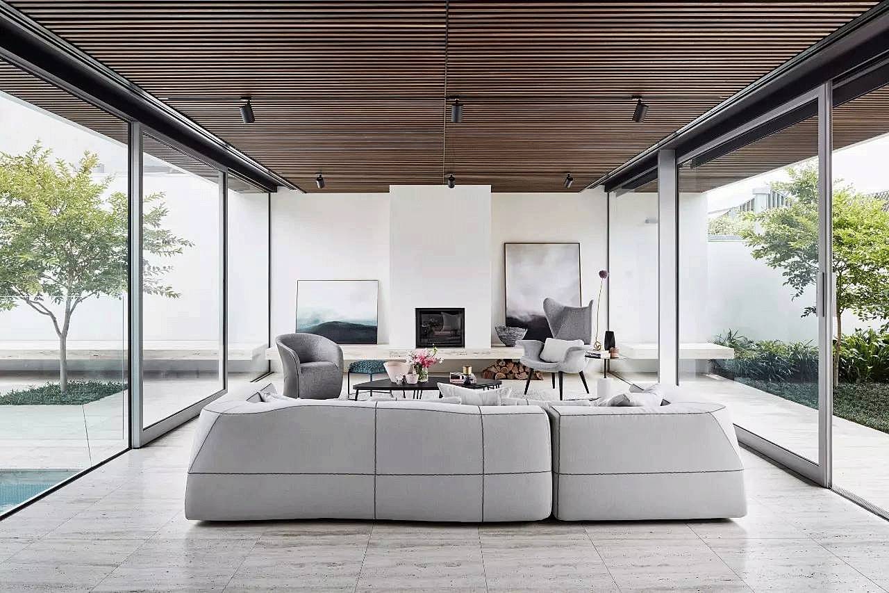 越白越簡，越極致