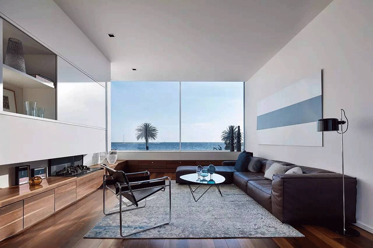 越白越簡，越極致