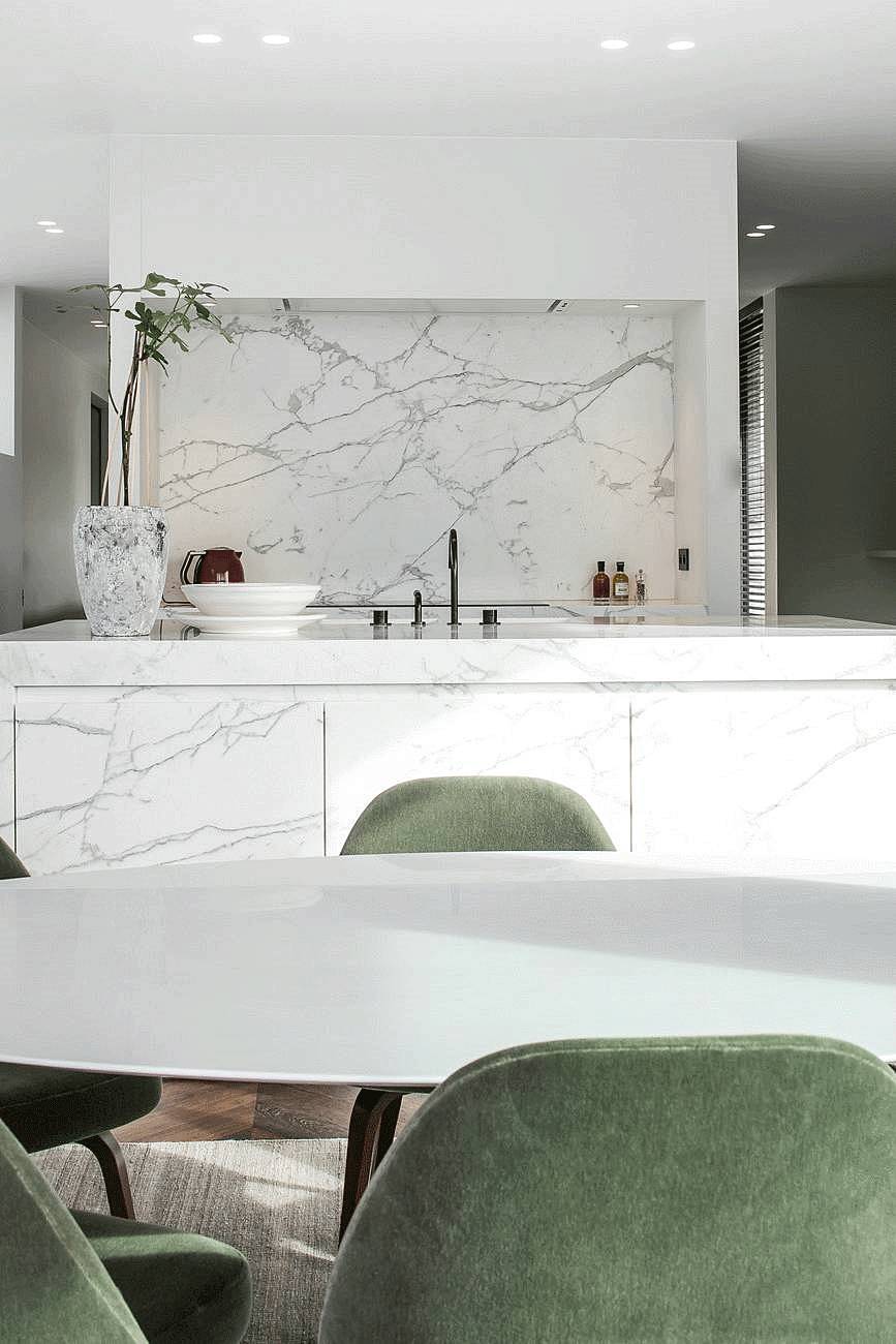 越白越簡，越極致