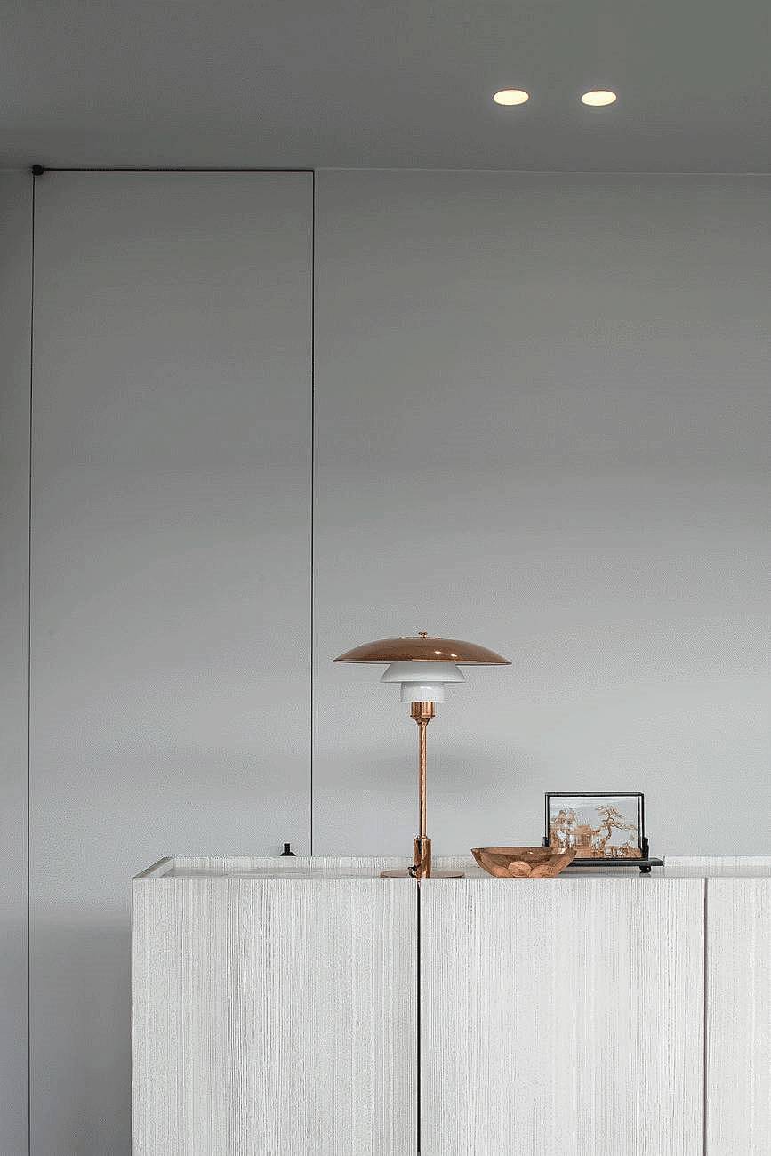 越白越簡，越極致