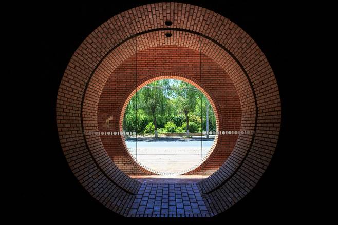 紅磚的建筑藝術(shù)，每一張紅磚墻都可以拿去做紅