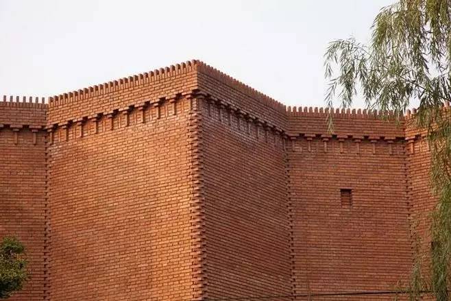 紅磚的建筑藝術(shù)，每一張紅磚墻都可以拿去做紅