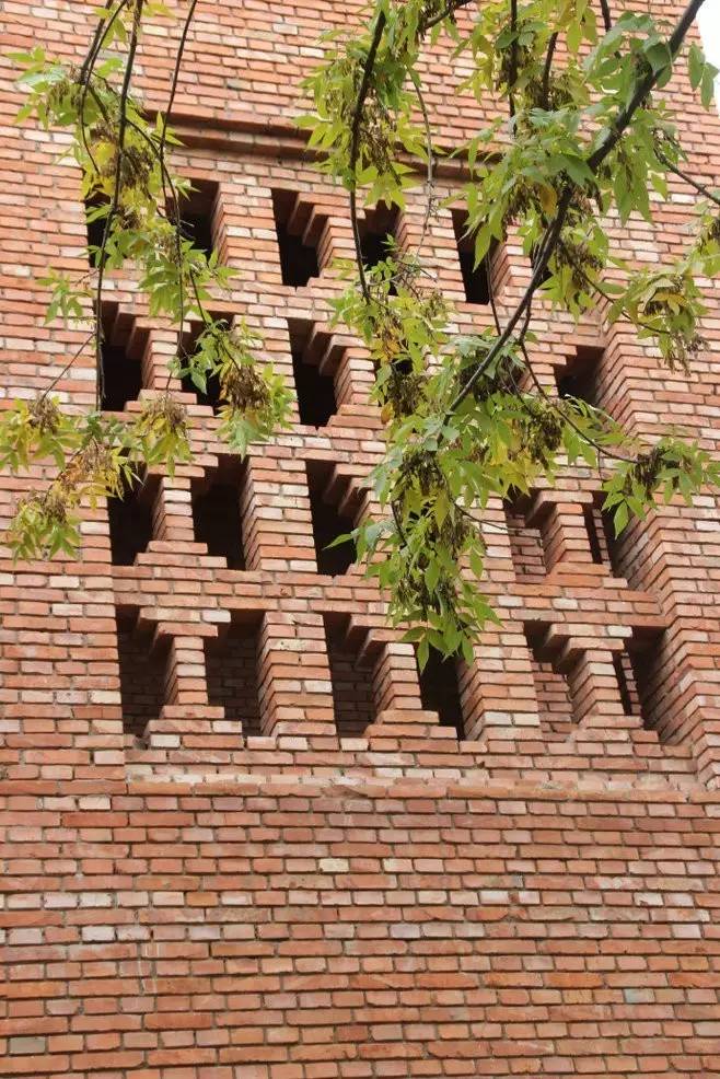 紅磚的建筑藝術(shù)，每一張紅磚墻都可以拿去做紅