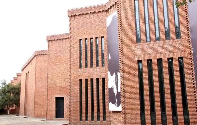 紅磚的建筑藝術(shù)，每一張紅磚墻都可以拿去做紅