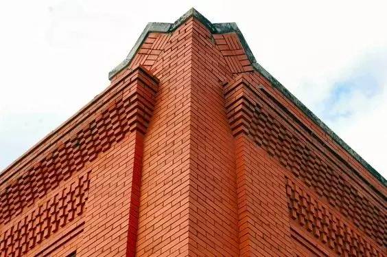 紅磚的建筑藝術(shù)，每一張紅磚墻都可以拿去做紅