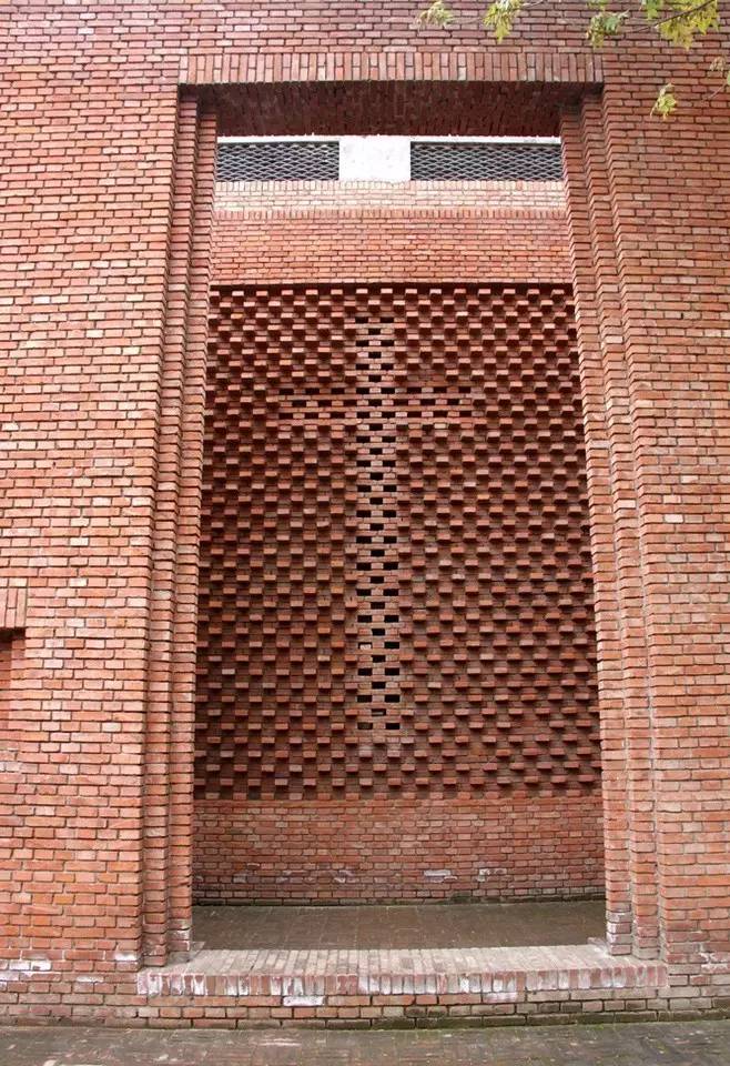 紅磚的建筑藝術(shù)，每一張紅磚墻都可以拿去做紅