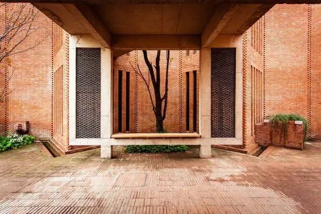 紅磚的建筑藝術(shù)，每一張紅磚墻都可以拿去做紅