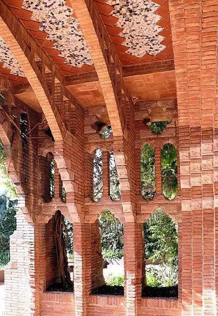 紅磚的建筑藝術，每一張紅磚墻都可以拿去做紅