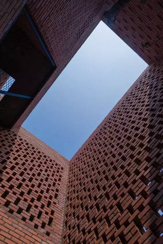 紅磚的建筑藝術，每一張紅磚墻都可以拿去做紅