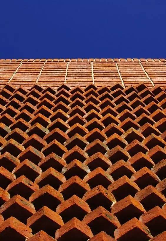 紅磚的建筑藝術(shù)，每一張紅磚墻都可以拿去做紅